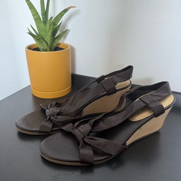 Ralph Lauren brown leather Jacqueline wood wedge sandals - size 7 - Picture 2 of 4